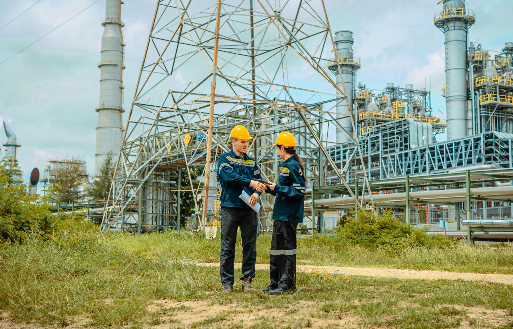 Ingenieros en planta de infraestructura
